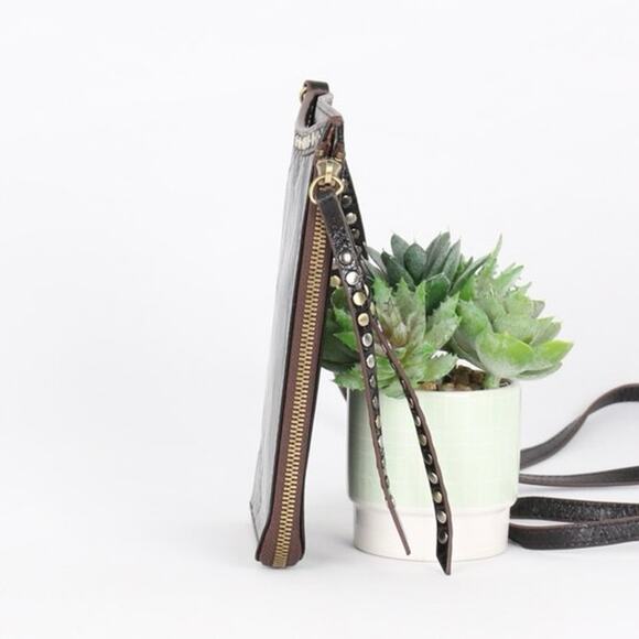 Hobo Moxie Distressed Black Crossbody Bag - Picture 3 of 7